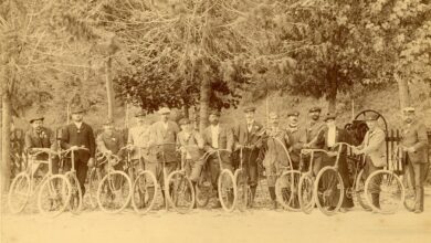 Der Radfahrclub Velden im Jahr 1897. Frauen waren damals bei Radfahrvereinen noch in der Minderheit. © Archiv der Marktgemeinde Velden